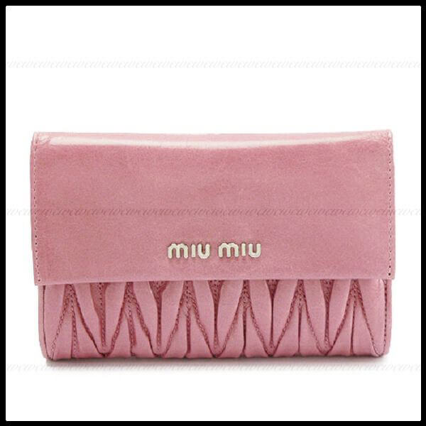2017新作 ギフトにも ミュウミュウスーパーコピー MIU MIU MATELASSE LUX三つ折り財布